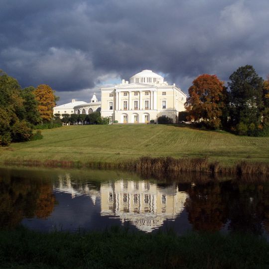 Facade pond in Pavlovsk park