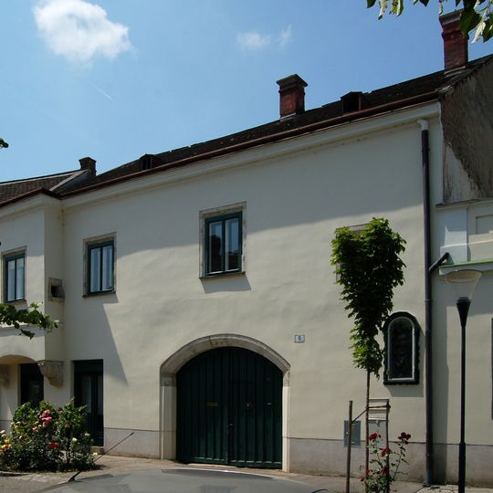 Pfaffstätten, Bürgerhaus Dr. Josef Dolp-Straße 5
