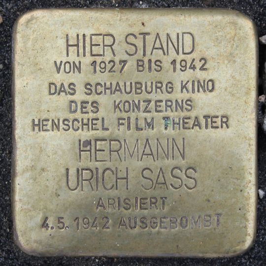 Stolperstein für das Schauburg Kino von Hermann Urich Sass