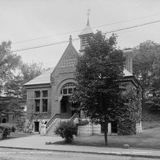 Brooks Memorial Library