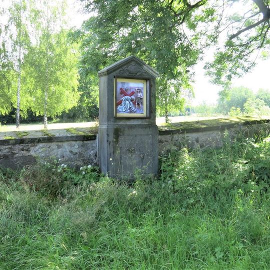 Kaplička Křížové cesty-III u kostela ve Starých Křečanech