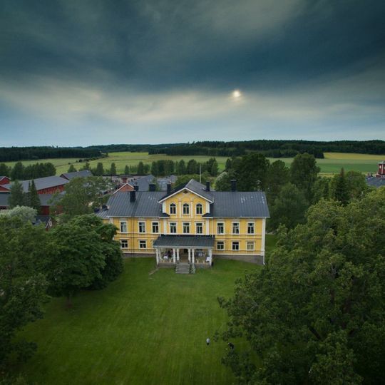 Kiala manor