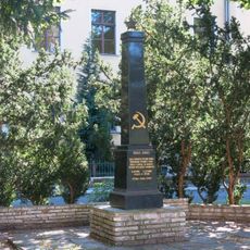 Pomník padlým rudoarmějcům na Školním náměstí v Předlicích