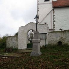 Kříž v Řesanicích u kostela