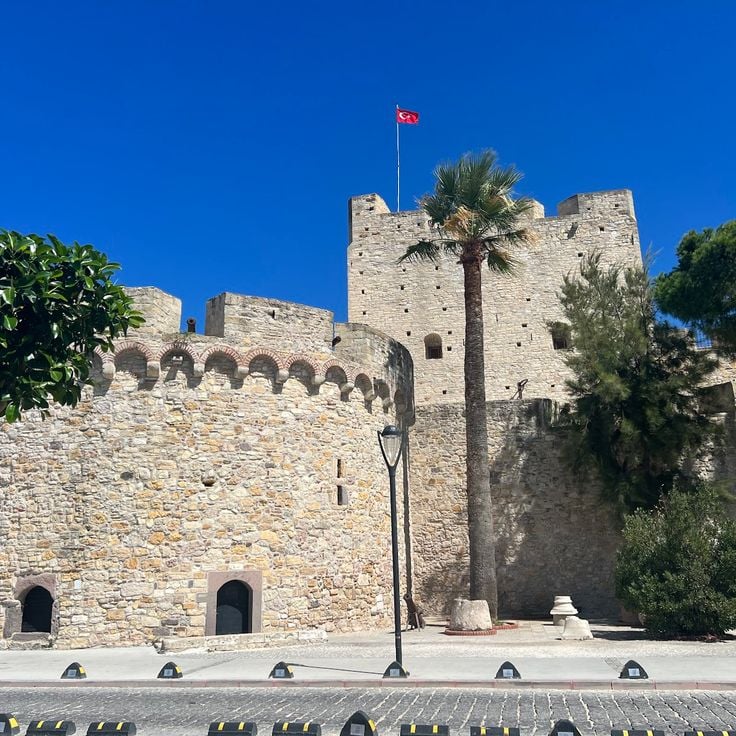 Çeşme Castle