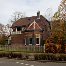 Stationsstraat 8, Rijen