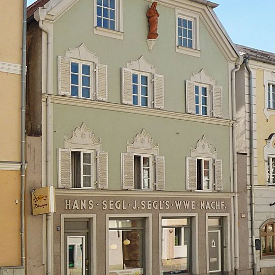 Wohn- und Geschäftshaus