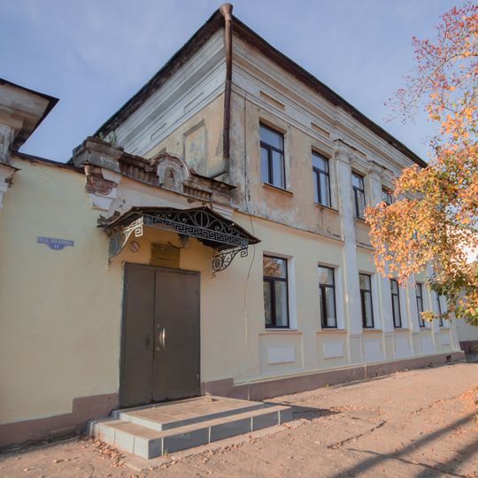 Шуйская 8-летняя школа № 12, в прошлом жилой дом с хозяйственными строениями купца Василия Максимовича Киселева