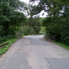 Most ulice V Šáreckém údolí přes Šárecký potok u Kaplanky