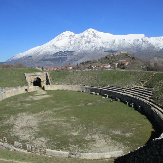 Anfiteatro romano di Alba Fucens