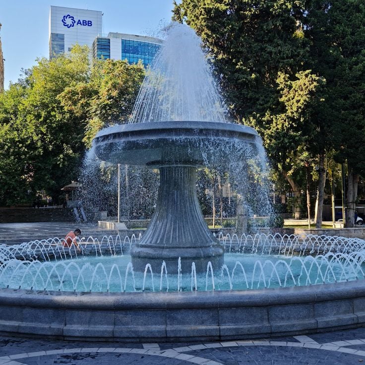 Площа фонтанів