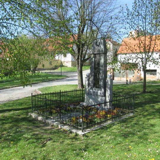 Pomník padlým na Bolevecké návsi
