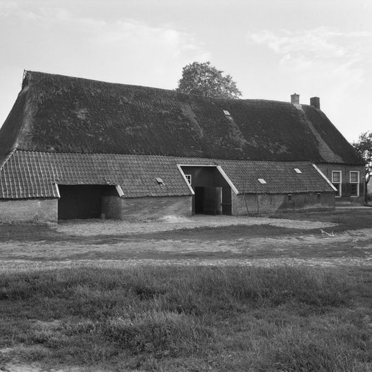 Boerderij met twee zijbaanders