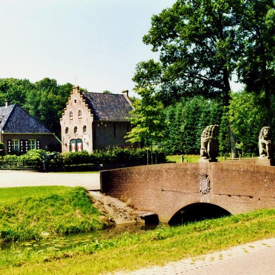 De Gelder: bruggen en keermuur
