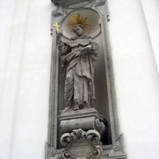 Socha svatého Vincence Ferrerského vpravo dole na průčelí kostela svatého Michala v Brně