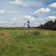 Kříž jihovýchodně od Hlavňova