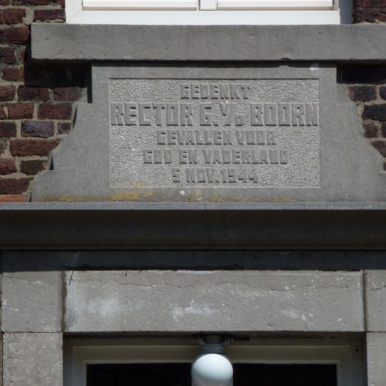Monument voor rector E.A.G. van den Boorn