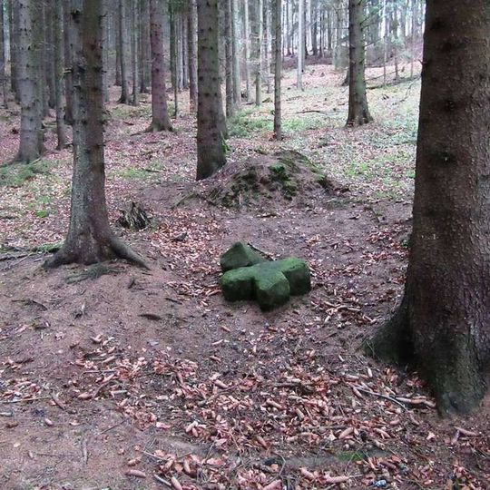 Smírčí kříž u Svojanova v lese