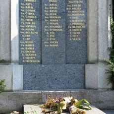 Pomník padlým u školy v Cítově