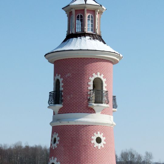 '''Hafenanlage''' mit Mole und Leuchtturm Fasanerie -