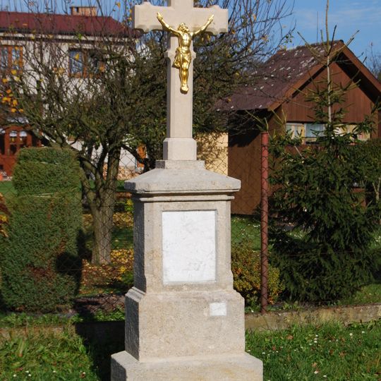 Kříž u křižovatky v Sepekově