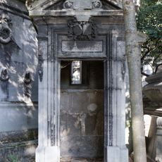 Grave of Le Roux de Mazé