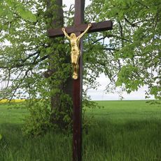 Kříž u cesty u Jiratic