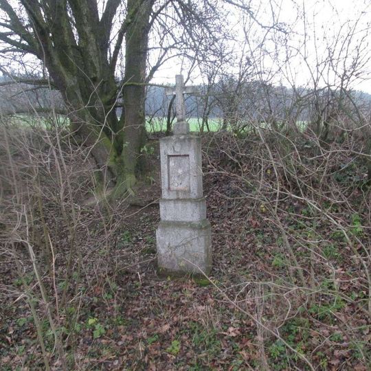 Kříž jižně od Křenov u dráhy