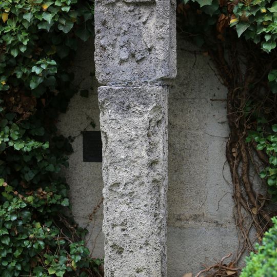 Burgfriedenssäule aus Tuff