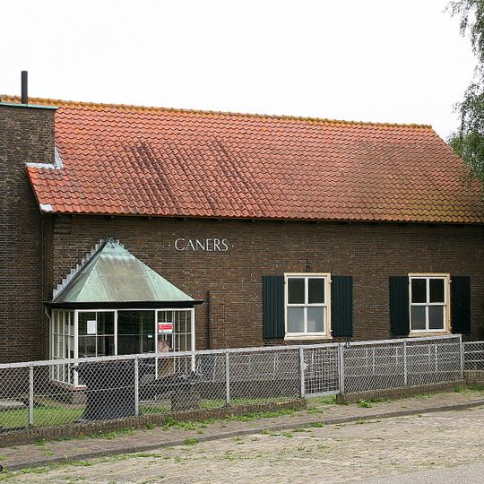 Gemaal Caners, Gewande