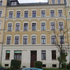 Mietshaus in geschlossener Bebauung mit Vorgarten Salzstraße 31