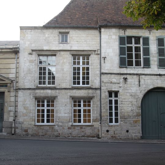 Maison canoniale, 14 place de la Préfecture