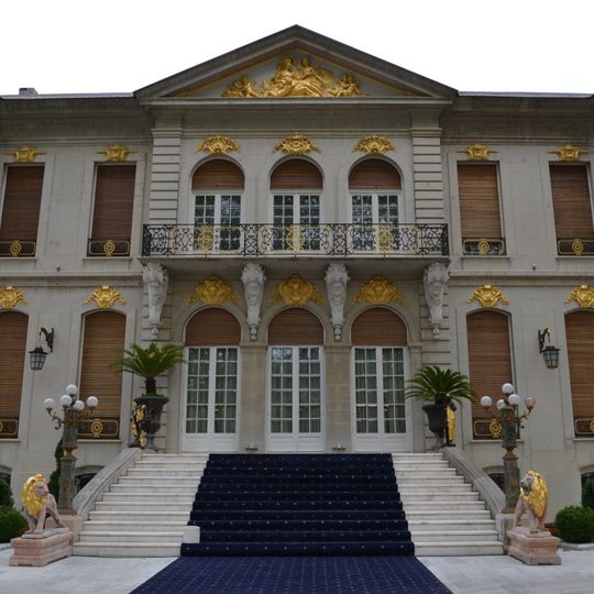 Manu-Auschnitt House