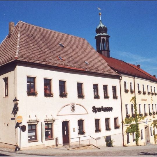 Wohnhaus in Ecklage in geschlossener Bebauung Alte Schulstraße 2