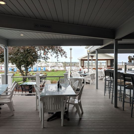Chelo's Waterfront Hometown Bar and Grille
