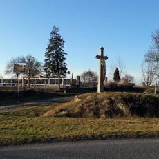 Kříž ve východní části Líšnice u rozcestí