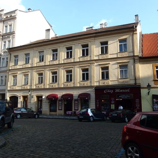 U Dvou sloupů, Zlatý orel