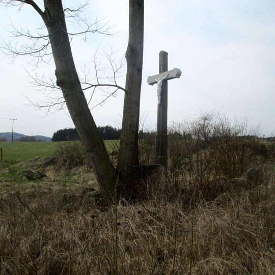 Kříž západně od Těchonic