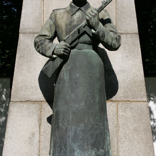 Einzeldenkmal der Sachgesamtheit Sowjetischer Ehrenfriedhof: Kriegerdenkmal für gefallene sowjetische Soldaten Am kurzen Haag