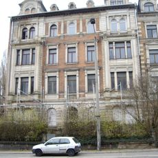 Mietshaus in ehemals geschlossener Bebauung mit Vorgarten Müllerstraße 6