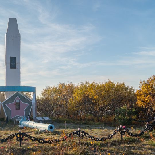 Обелиск на воинском захоронении воинов 113 отдельного Печенгского Краснознаменного артиллерийского дивизиона
