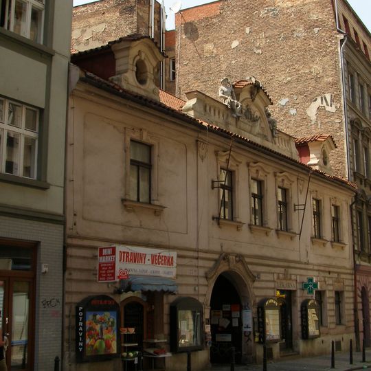 Měšťanský Dům U Zlaté lodi, U tří ořechů