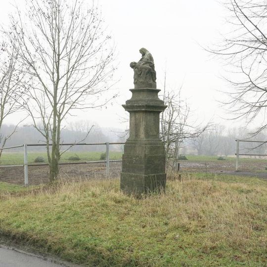 Socha Piety v ulici Boženy Němcové v Bohosudově