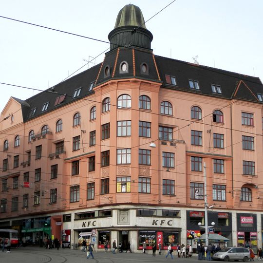 Nádražní 8 a Masarykova 37 a 39