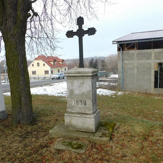 Kříž u kaple ve Vašírově