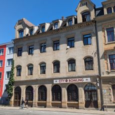 Mietshaus in geschlossener Bebauung Bahnhofstraße 2