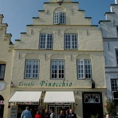 Wohn- und Geschäftshaus