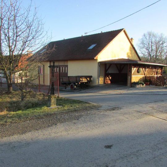 Kříž v severní části Kojčic u čp.53