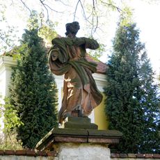 Socha svatého Josefa u kostela v Jesenici