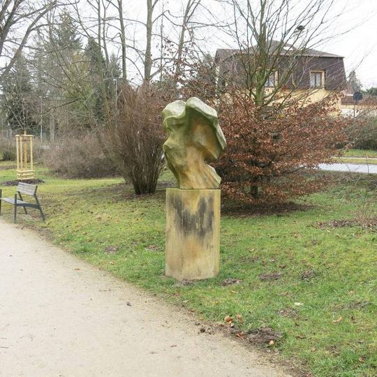 Kamenná plastika v Metelkových sadech v Turnově
